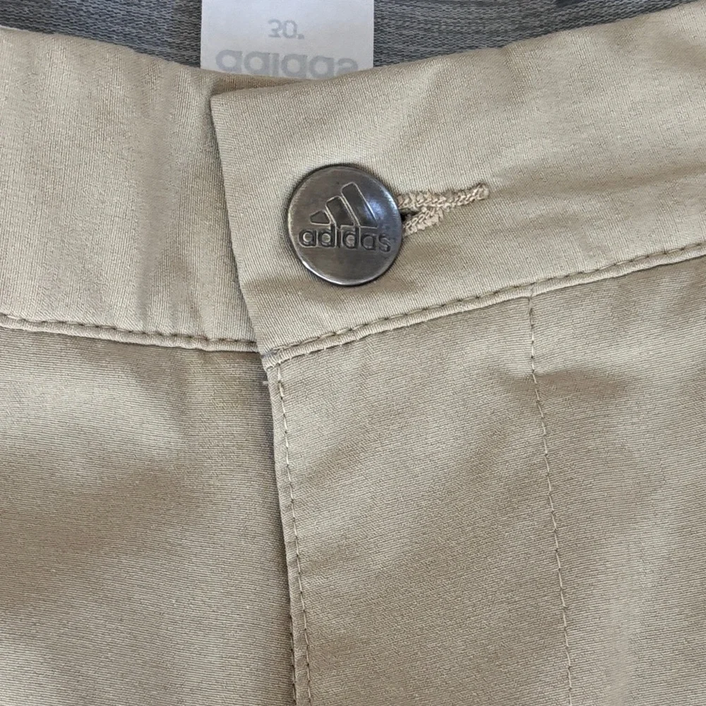 Ex Condition! Men’s Adidas khaki flat front golf shorts 30” waist 10” inseam